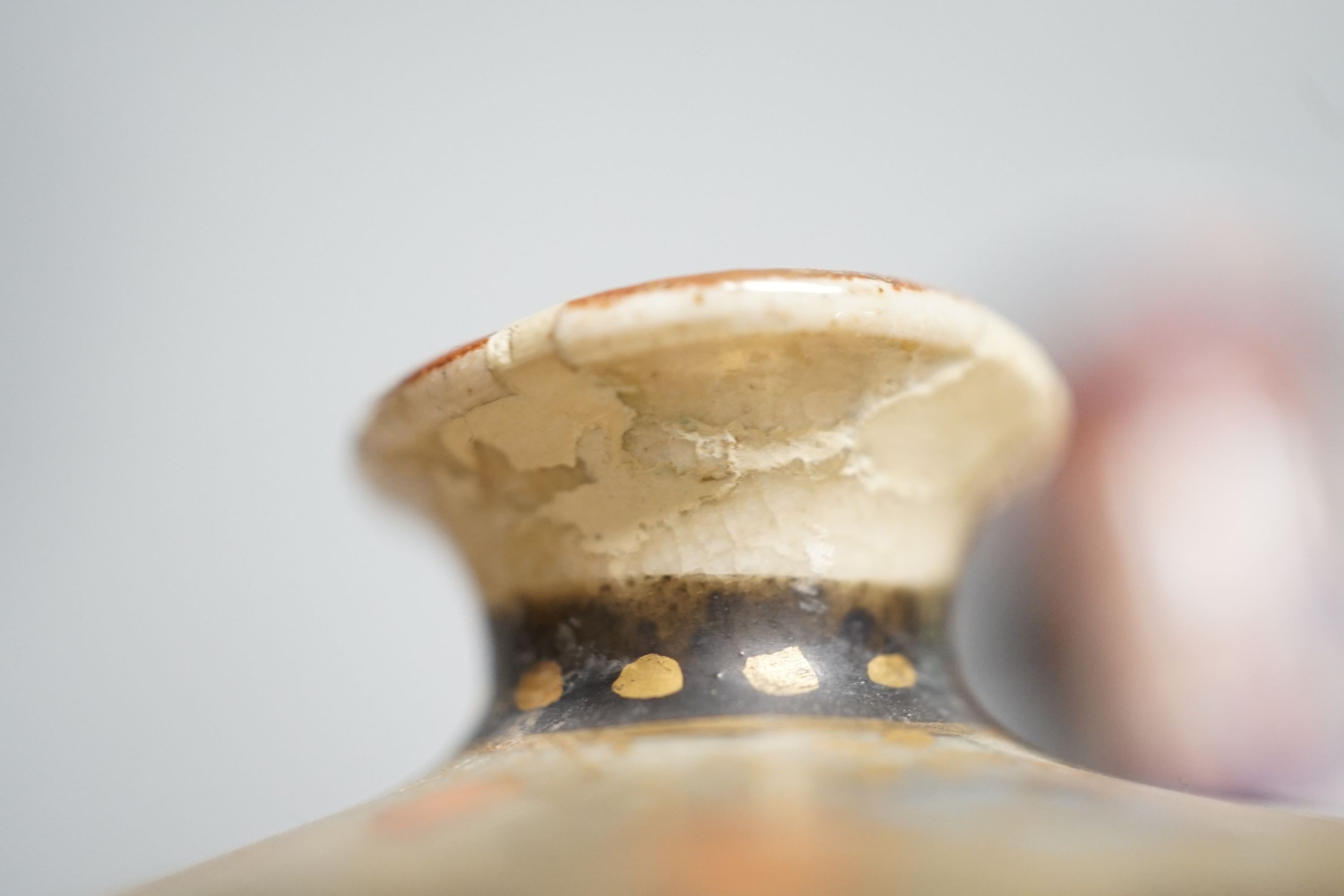 A Chinese green double gourd crackleware vase, a famille rose jar and cover and two Japanese vases, tallest 19.5cm (5)